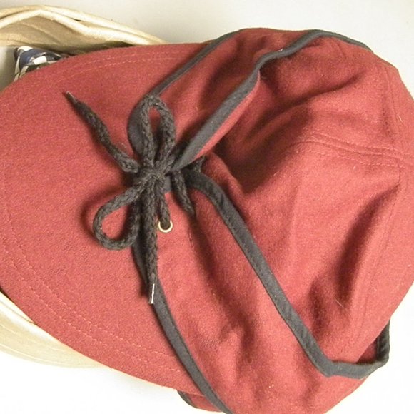 New Warm Eddy Bros Winter cap with ear flaps, Medium - Picture 2 of 3